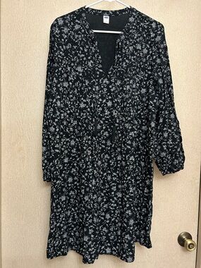 Old Navy Long Sleeved Floral Dress - Size L